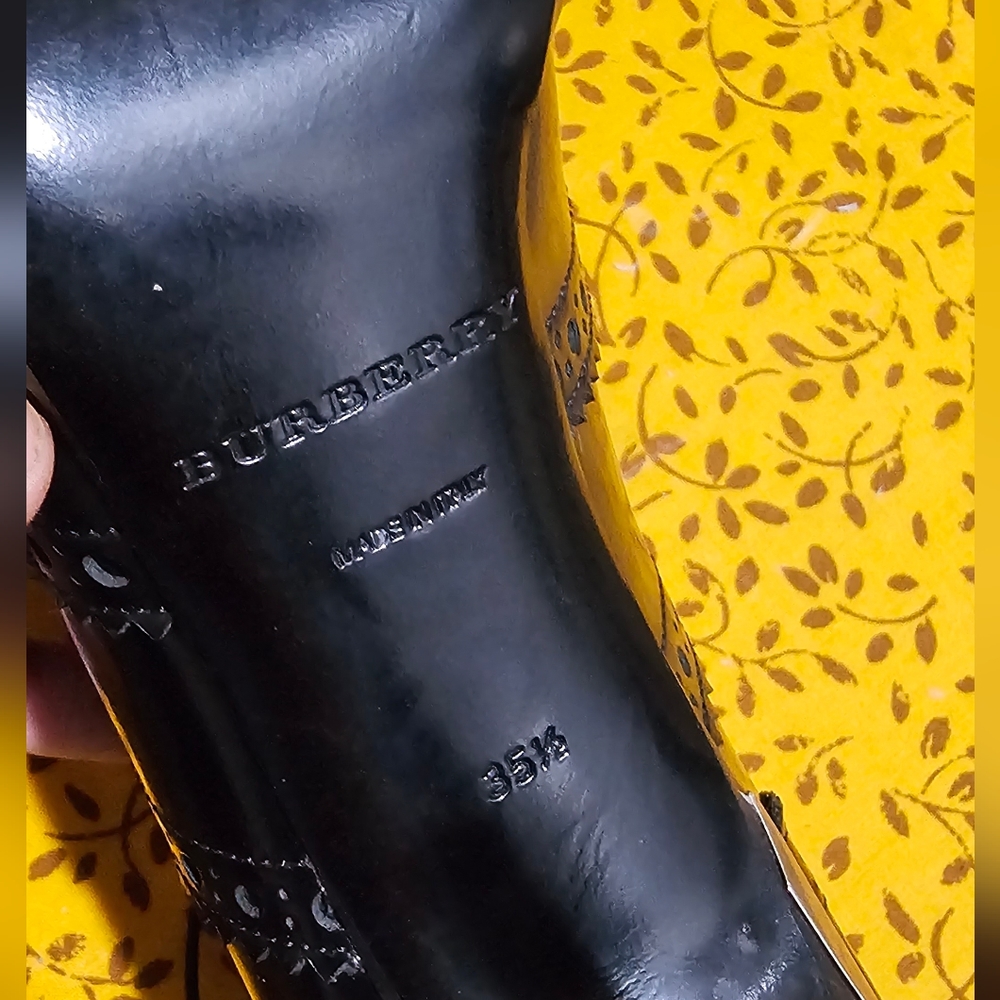Burberry Black Leather Booties / Heels - Picture 15 of 15